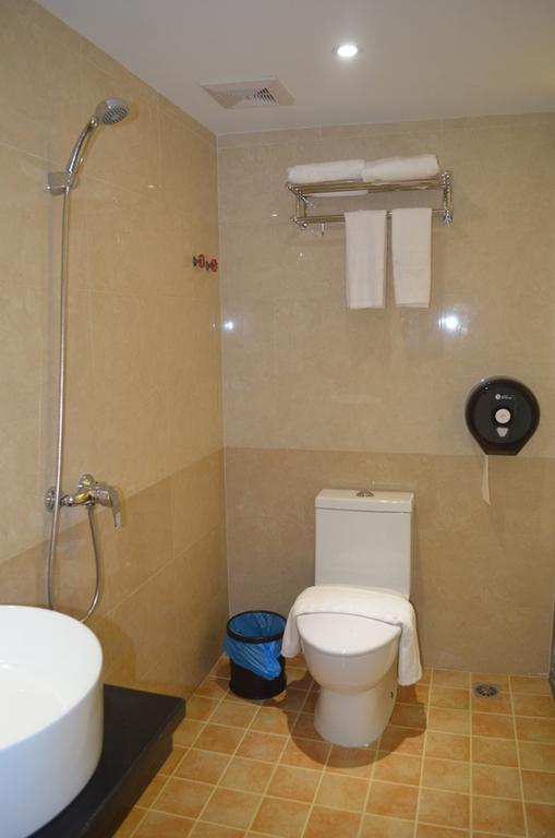 Good Luck Hotel Yangon Bagian luar foto
