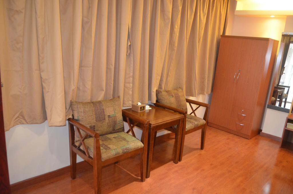 Good Luck Hotel Yangon Bagian luar foto