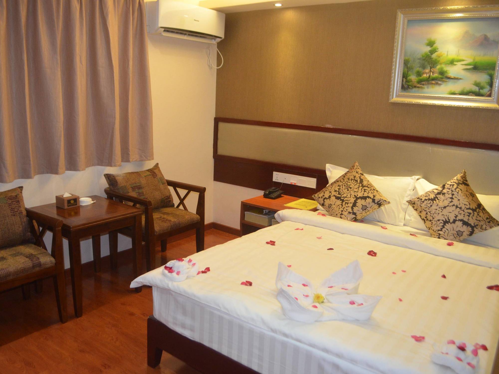 Good Luck Hotel Yangon Bagian luar foto