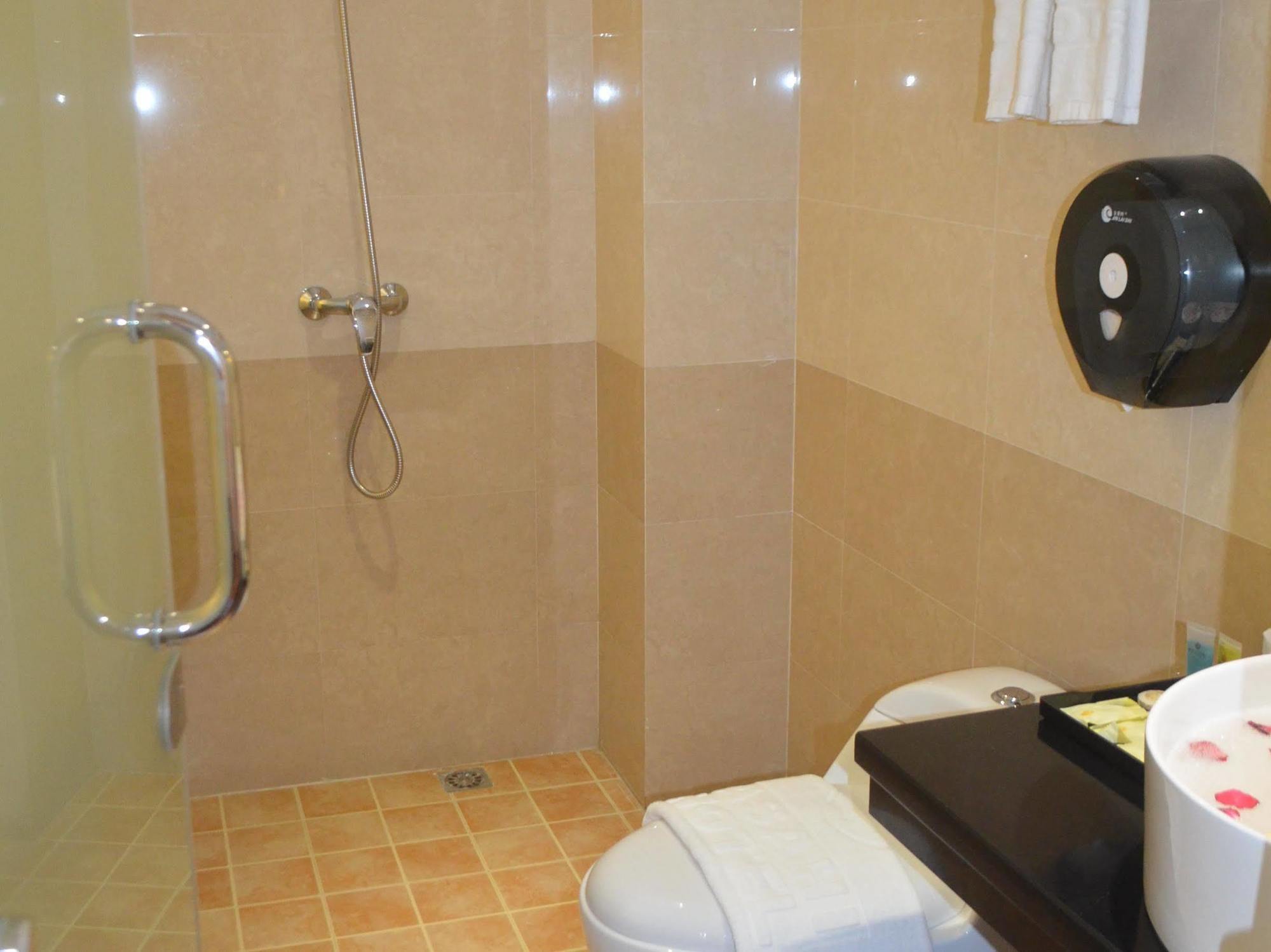 Good Luck Hotel Yangon Bagian luar foto
