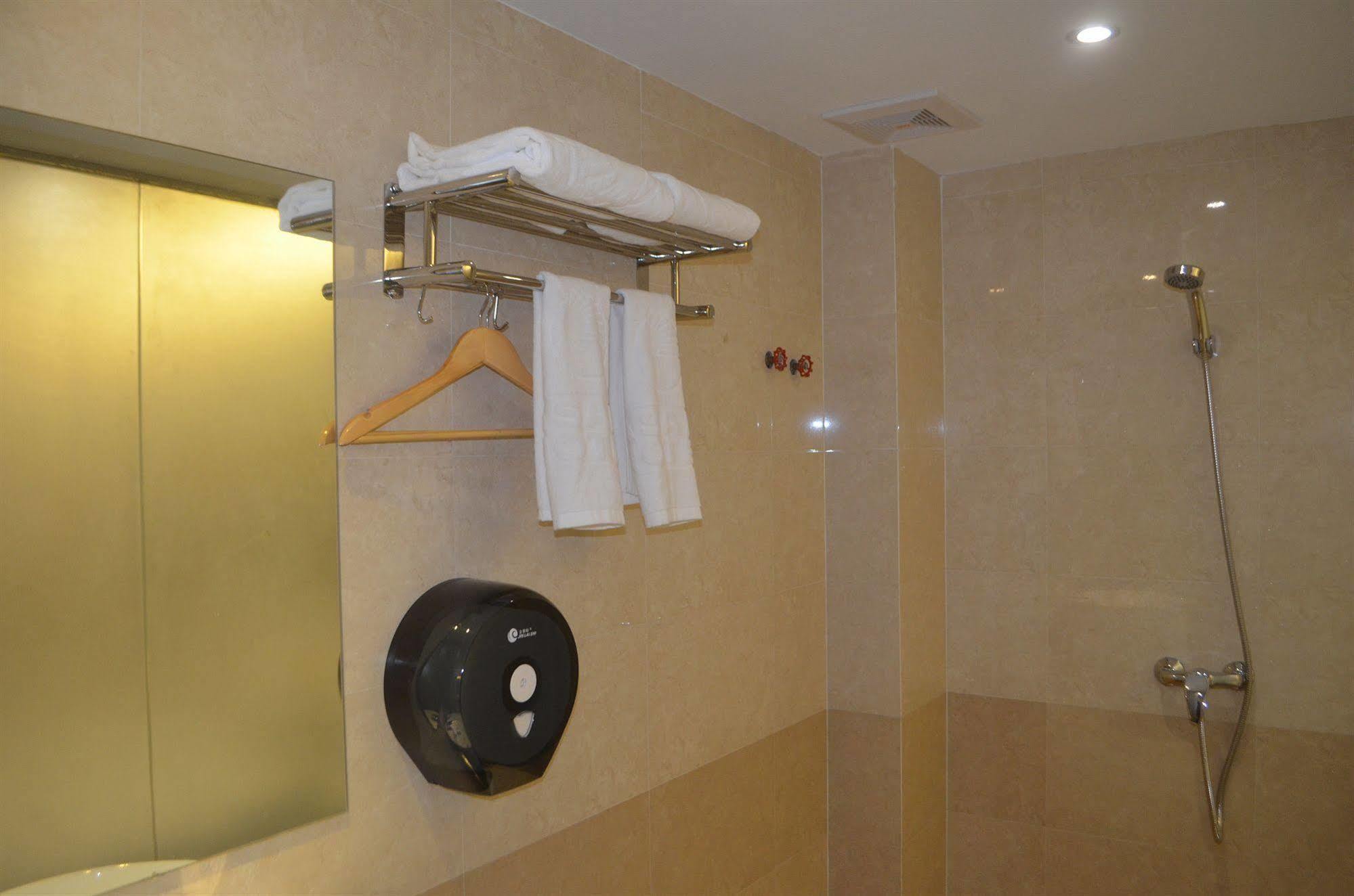 Good Luck Hotel Yangon Bagian luar foto